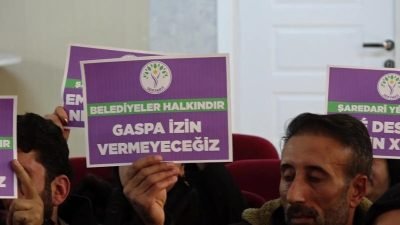 Van Büyükşehir Belediyesi Meclis Toplantısı'nda, kayyum atamaları protesto edildi.
