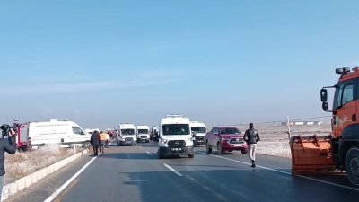 Van- Erciş karayolu üzerinde gizli buzlanma ve sis nedeniyle birden