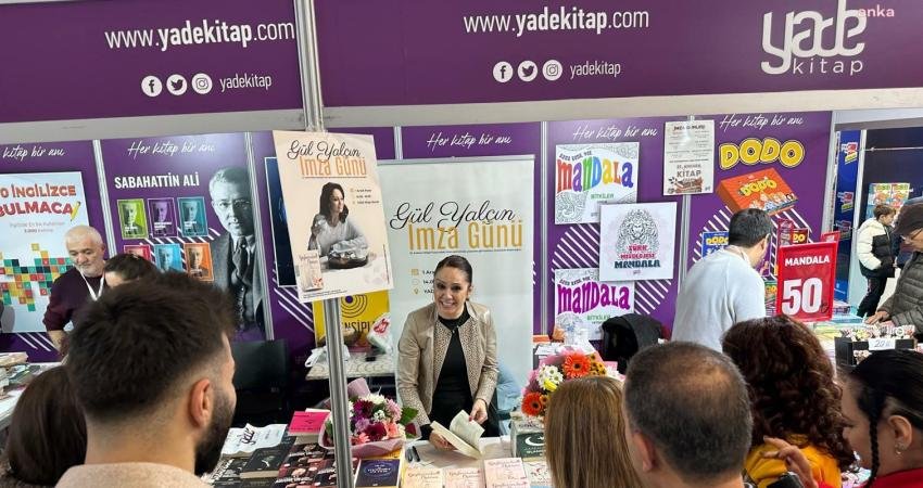 Yazar Gül Yalçın 21. Ankara kitap fuarında okurları ile buluştu. Son