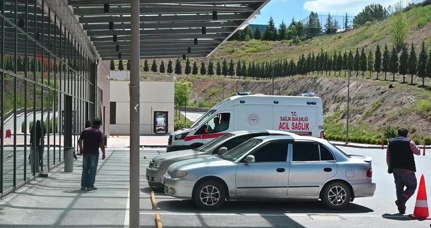 Yozgat İl Sağlık Müdürü Dr. Fatih Şahin, Yerköy Devlet Hastanesi ile ilgili sorunlara ilişkin açıklama yaptı Yerköy Devlet Hastanesi’nin zemininden su çıktığını kabul eden Yozgat İl