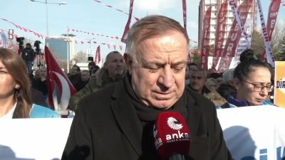 Yurttaş Birlikteliği'nin düzenlediği “Yurttaş Sesleniyor, Haklarımızı Alacağız” mitingine katılan CHP Genel