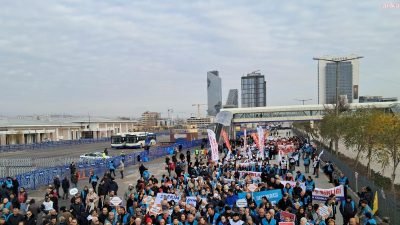 Yurttaş Birlikteliği'nin düzenlediği “Yurttaş Sesleniyor, Haklarımızı Alacağız” mitingine katılacak vatandaşlar,