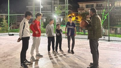 Gençlerin ve çocukların kendilerini geliştirebilmeleri için ilçeye 30 spor salonu,
