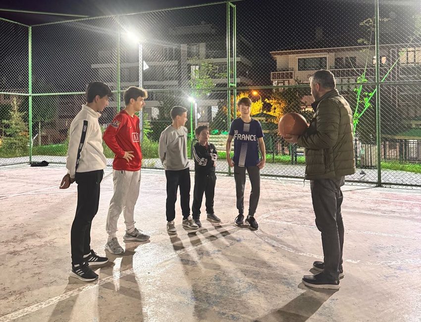 Gençlerin ve çocukların kendilerini geliştirebilmeleri için ilçeye 30 spor salonu,