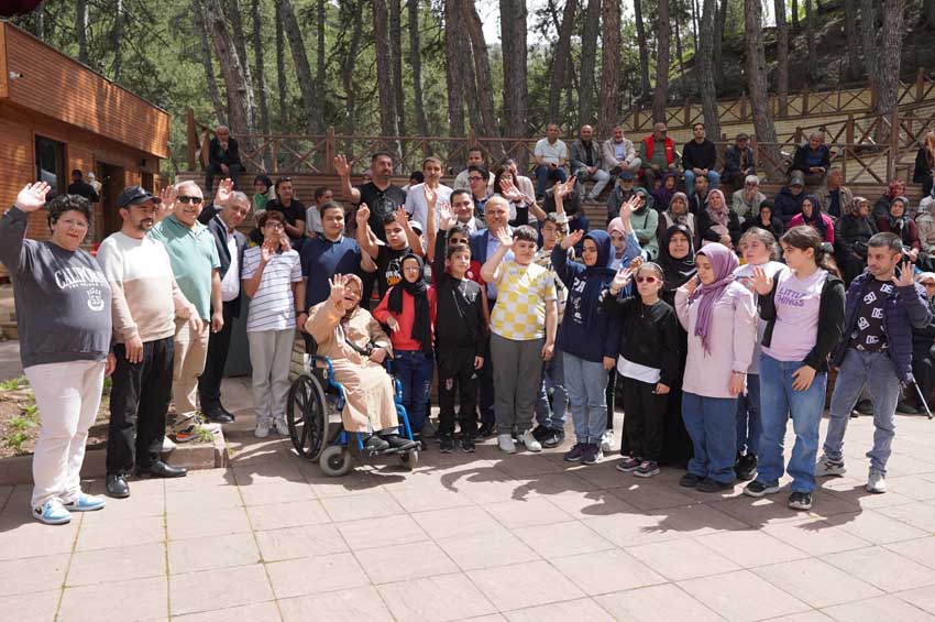 Kızılcahamam Belediyesi’nden Engelliler Haftası’nda anlamlı program Kızılcahamam Belediyesi, Engelliler Haftası kapsamında Kızılcahamam Atatürk Çamı’nda anlamlı bir