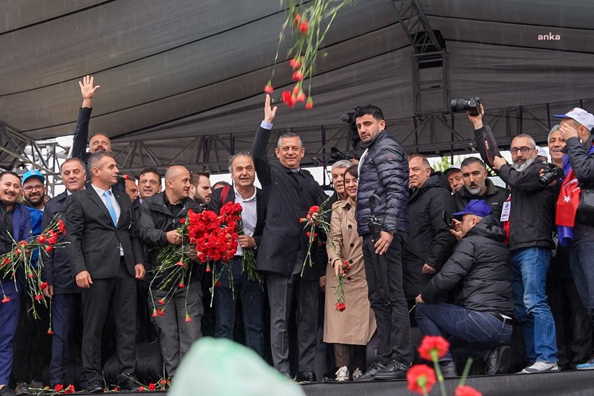 turk-is-1-mayista-kartalda-bulustu-her-gecen-gun-daha-fazla-eziliyoruz
