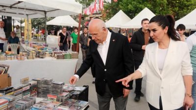 Yenimahalle Belediyesi'nin bu yıl üçüncüsünü düzenlediği "Kitap Günleri" vatandaşlardan yoğun