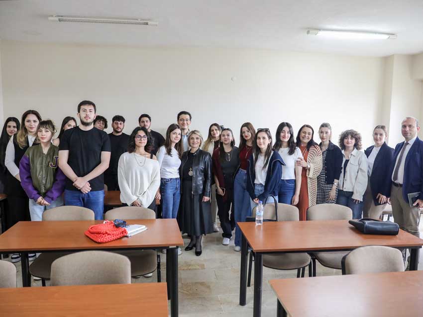 Ebru Keyvan’dan kadın hareketine güçlü destek: ‘Kadınların siyasetteki yeri öncelikli olmalı’ Başkent Üniversitesi Siyaset Bilimi ve Uluslararası İlişkiler Bölümü, 3. sınıf
