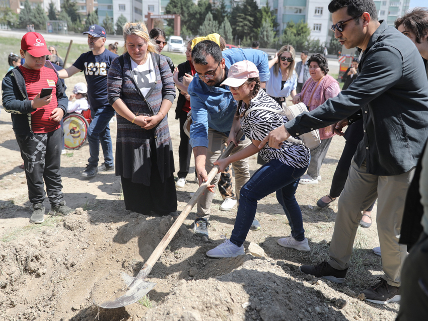 Etimesgut ilçesinde düzenlenen “Engelsiz Bahar Şenliği” etkinliği, katılımcılar arasında derin