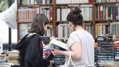 Yenimahalle Belediyesi'nin bu yıl üçüncüsünü düzenlediği "Kitap Günleri" vatandaşlardan yoğun