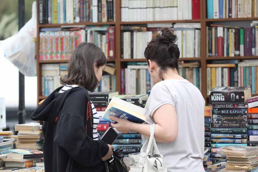Yenimahalle Belediyesi'nin bu yıl üçüncüsünü düzenlediği "Kitap Günleri" vatandaşlardan yoğun