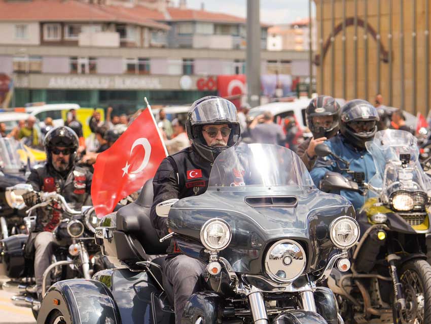 Başkan Beşikcioğlu’ndan 19 Mayıs’a özel kortej: TürkChopper ile Anıtkabir’e yolculuk Etimesgut Belediye Başkanı Erdal Beşikcioğlu, 19 Mayıs Atatürk’ü Anma, Gençlik