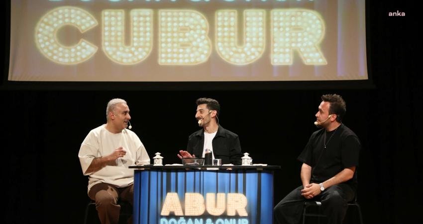 Oyuncular Rüştü Onur Atilla ve Doğan Akdoğan’ın birlikte sahnelediği “Abur