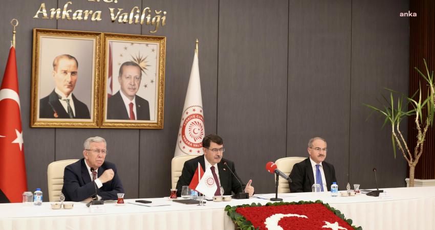 Ankara İl Hayvan Hakları Komisyonu, başıboş sokak hayvanları gündemiyle toplandı Ankara Valiliğinde, gerçekleştirilen İl Hayvan Hakları Komisyonu toplantısında başıboş sokak hayvanlarıyla