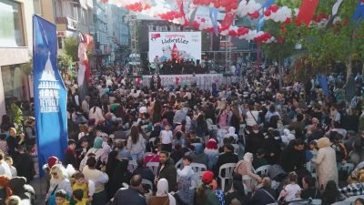 Baharın müjdecisi Hıdırellez, Beyoğlu Belediyesinin düzenlediği şenlikte coşkuyla kutlandı. 