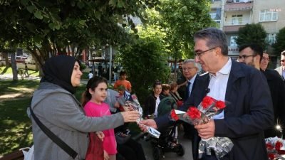 Bayrampaşa Belediye Başkanı Hasan Mutlu, Anneler Günü dolayısıyla ilçeli annelere