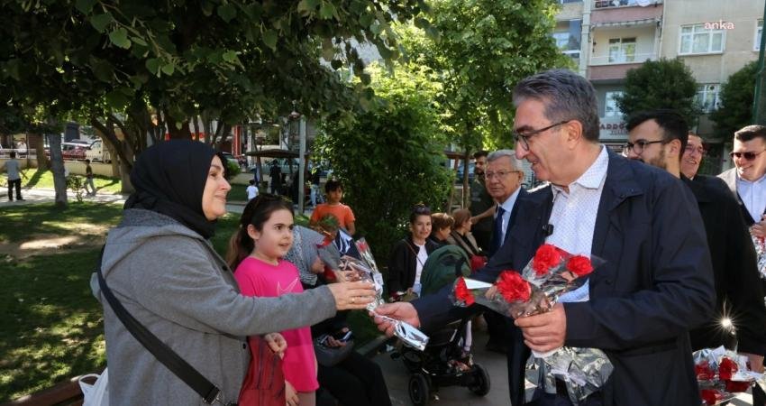Bayrampaşa Belediye Başkanı Hasan Mutlu, Anneler Günü dolayısıyla ilçeli annelere