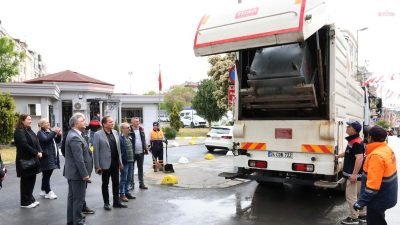 Bayrampaşa Belediyesi, ilçe genelinde yürüttüğü rutin temizlik çalışmalarının yanı sıra