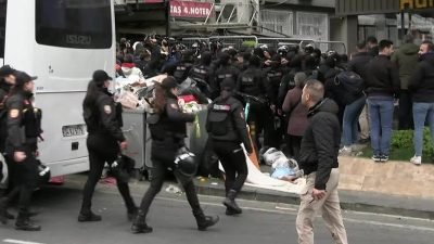 1 Mayıs Emek ve Dayanışma Günü'nde Beşiktaş'tan Taksim'e yürümek isteyen