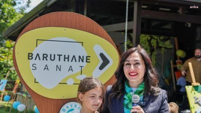 Beykoz Belediyesi’nin açtığı ebru ve resim kurslarına katılan öğrencilerin Anneler