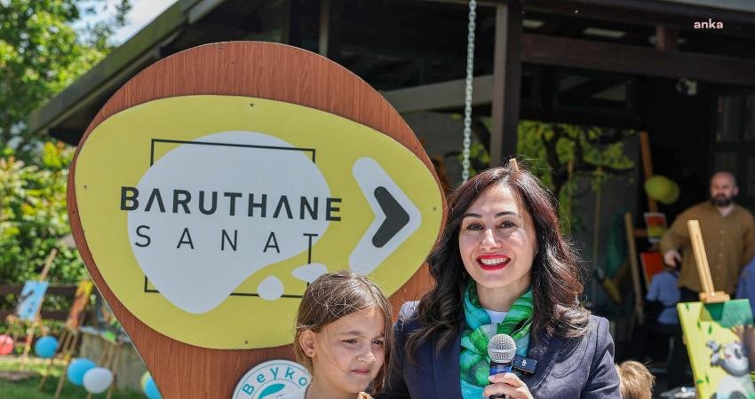 Beykoz Belediyesi’nin açtığı ebru ve resim kurslarına katılan öğrencilerin Anneler