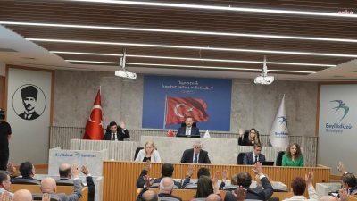 Beylikdüzü Belediye Başkan Vekili Önder Serkan Çebi, Beylikdüzü Belediyesi'nin Meclis toplantısında