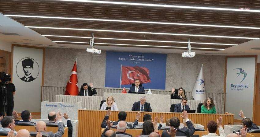Beylikdüzü Belediye Başkan Vekili Önder Serkan Çebi, Beylikdüzü Belediyesi'nin Meclis toplantısında