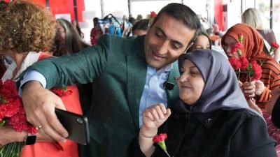 Anneler Günü, Beyoğlu'nda birbirinden renkli etkinliklerle kutlandı.  Beyoğlu Spor Tesisleri'nde
