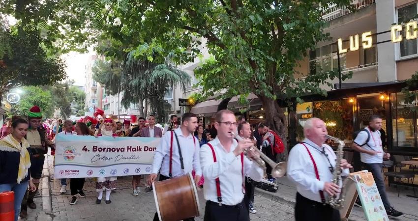 Bornova Belediyesi’nin bu yıl “Halay” temasıyla dördüncüsünü düzenlediği "Halk Dansları