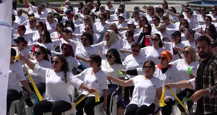 Büyükçekmece Belediyesi, Dünya Pilates Günü'nde Spor Akademisi Eğitmeni Ceylan Sönmez’in rehberliğinde plates