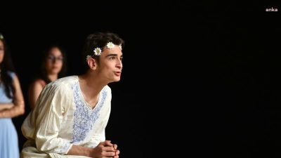 Çanakkale Belediyesi Tiyatro Topluluğu Gençlik Birimi, “Troya Geçilmez” isimli oyunu