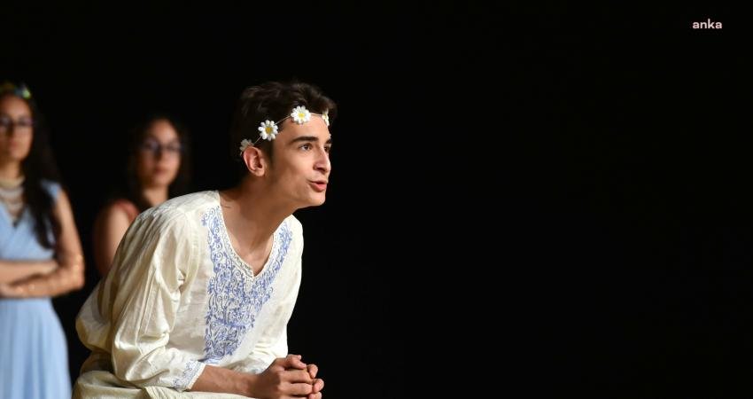 Çanakkale Belediyesi Tiyatro Topluluğu Gençlik Birimi, “Troya Geçilmez” isimli oyunu