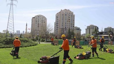 Çankaya Belediyesi, ilçe genelindeki parklarda bakım ve onarım çalışmalarını sürdürüyor.