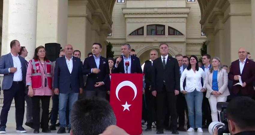 CHP Genel Başkanı Özgür Özel, Büyükçekmece Belediyesi'ni ziyaretinde yaptığı açıklamada,"İşine gelen