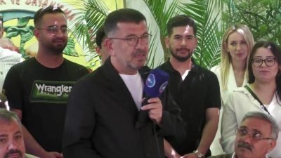 İzmir’de Malatyalılar Derneği’ni ziyaret eden CHP Malatya Milletvekili Veli Ağbaba,