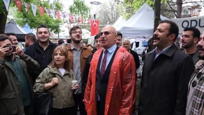 Odunpazarı Belediyesi tarafından düzenlenen 3D Gençlik Festivali’nde konuşan CHP PM