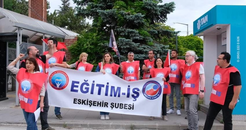 Eğitim- İş Eskişehir Şube Başkanı Fadime Arslan, üniversitelerde liyakat sorunun