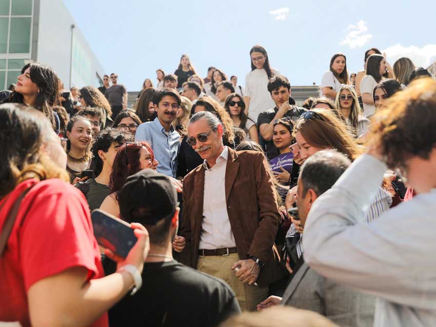 Etimesgut Belediye Başkanı Erdal Beşikcioğlu, TED Üniversitesi'nde düzenlenen etkinlikte öğrencilerle