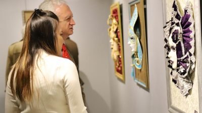 Eskişehir Büyükşehir Belediyesi ev sahipliğinde düzenlenen Hicran Tümer’in ilk kişisel