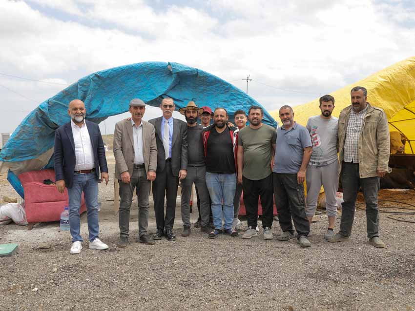 Etimesgut Belediyesi tarafından Ayyıldız Mahallesi’nde kurulan Ayyıldız Kurban Pazarı, yer
