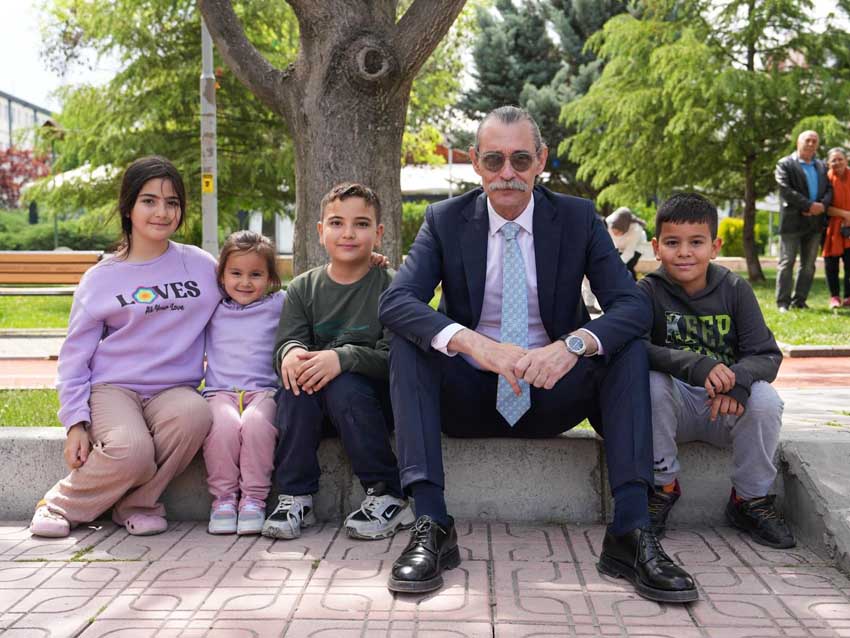 Etimesgut Belediye Başkanı Erdal Beşikcioğlu, Belediye Başkan Yardımcısı Mutlu Kerimoğlu,