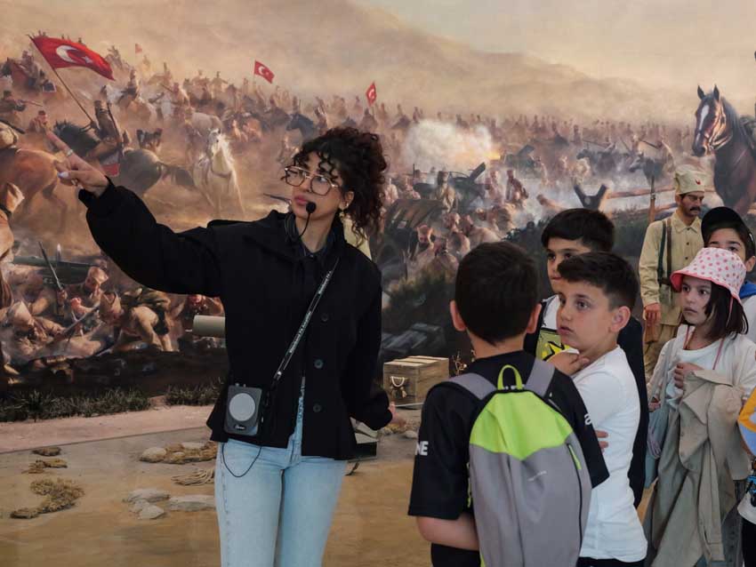 Etimesgut Belediyesi’nde İklim Bilinci Eğitimi: Kürşat Bey İlkokulu öğrencileriyle buluştu Kürşat Bey İlkokulu’ndan 45 kişilik öğrenci grubu, Etimesgut Belediyesi’nin ev