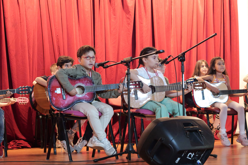 Etimesgut’ta Gitar Grubu Konseri: Genç yetenekler sahne aldı Yunus Emre Kültür ve Spor Merkezi Konferans Salonu, 2023 yılının