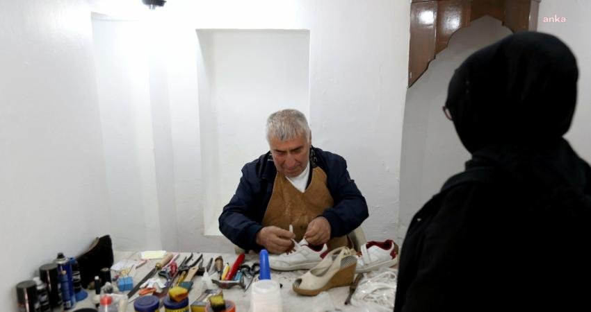 Eyüpsultan Belediyesi’nin Caferpaşa Medresesi’nde kurduğu “Dayanışma Durağı”, ihtiyaç sahibi yurttaşlara