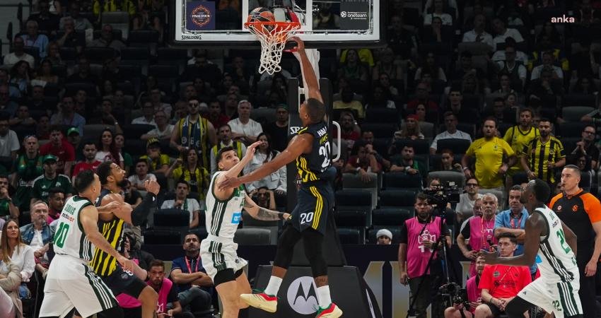 Fenerbahçe Beko Final Four’da Panathinaikos’u 82-76 yenerek Euroleague’de finale yükseldi