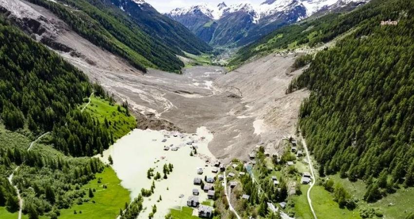 İsviçre'de Lötschental Vadisi’nde meydana gelen büyük buzul çökmesi sonucu Lonza