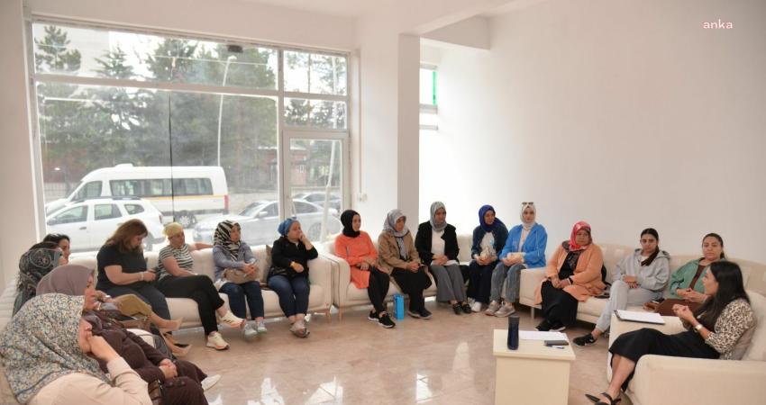 Kahramankazan Belediyesi’nden “Kadın Olarak Hayatımın Neresindeyim?” semineri Kahramankazan Kadınlar Lokali’nde, Uzman Klinik Psikolog Züleyha Akdere tarafından "Kadın