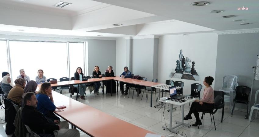Kartal Belediyesi’nin “Evlilik Okulu” seminerleri, Sahil Hizmet Binası’nda devam etti.