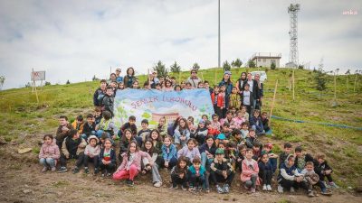Keçiören Belediyesi, ilkokul öğrencileri ve Park ve Bahçeler Müdürlüğü'nün katılımıyla fidan