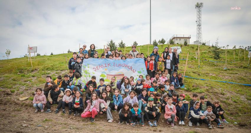 Keçiören Belediyesi, ilkokul öğrencileri ve Park ve Bahçeler Müdürlüğü'nün katılımıyla fidan